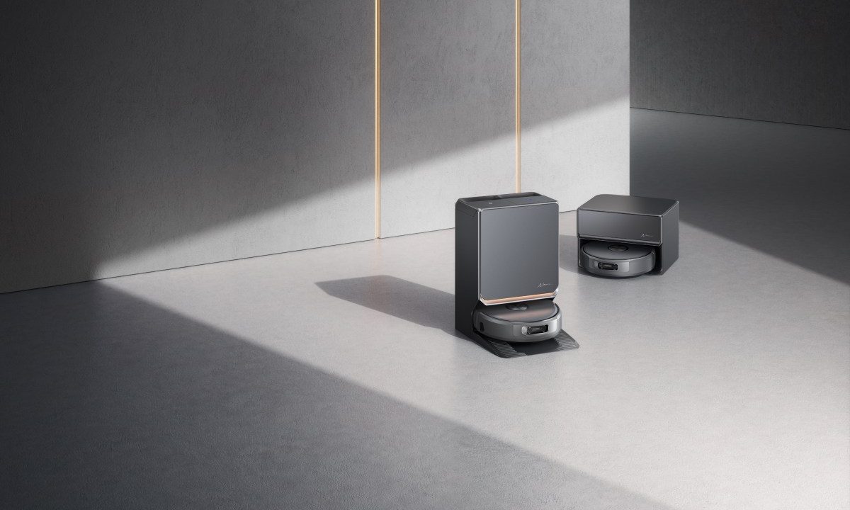 A picture of a Narwal Flow 2 robo vacuum cleaner