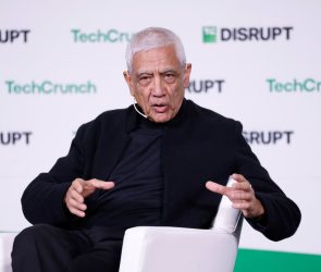 Vinod Khosla publicly disavows Keith Rabois' comments on ICE shooting