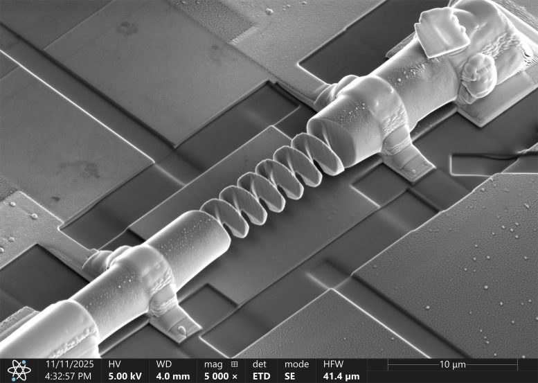 3D Nanostructure Sculpted With Focused Ion Beam Close
