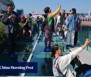 Glass observatory deck along Hong Kong Island promenade draws tens of thousands