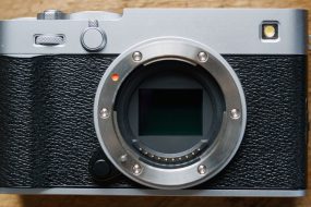 Fujifilm X-E5 Mirrorless Camera Review: Compact Color Science in a Retro Package