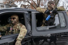 Dozens of ICE Vehicles in Minnesota Lack ‘Necessary’ Lights and Sirens