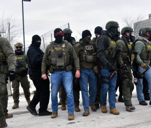 ICE Pretends It’s a Military Force. Its Tactics Would Get Real Soldiers Killed