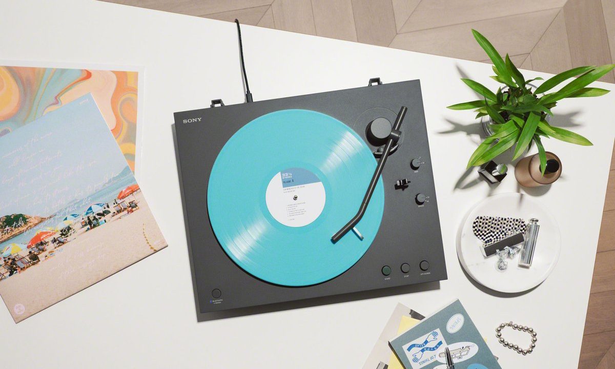 Sony embraces analog and aesthetic with new turntables
