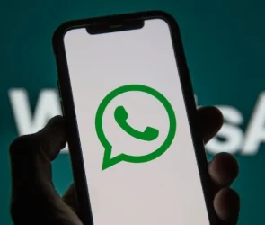 WhatsApp app interface showing new privacy and safety features