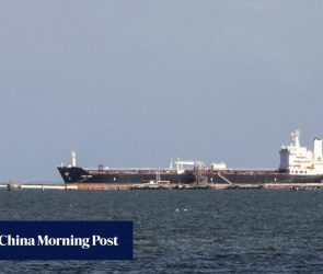 2 supertankers sailing to pick up Venezuelan oil for China make U-turn, ship data shows