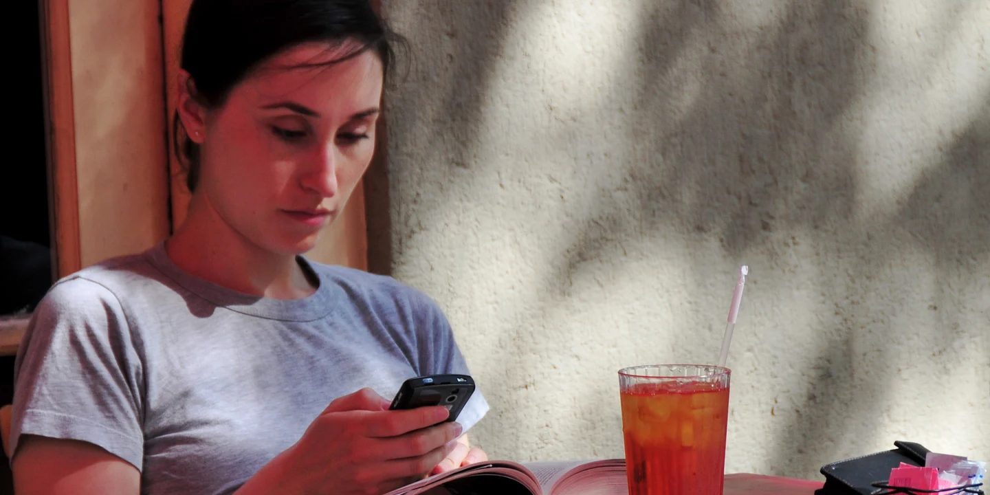 Image illustration for article on financial advice given by AI to younger people in the UK.