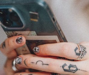 How to Manage Files on iOS and Android