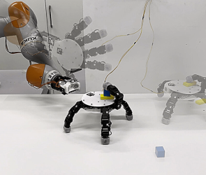 This robot hand can detach from its arm and crawl around