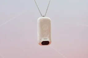 motorola_ai_pendant_prototype_edited_1767752656