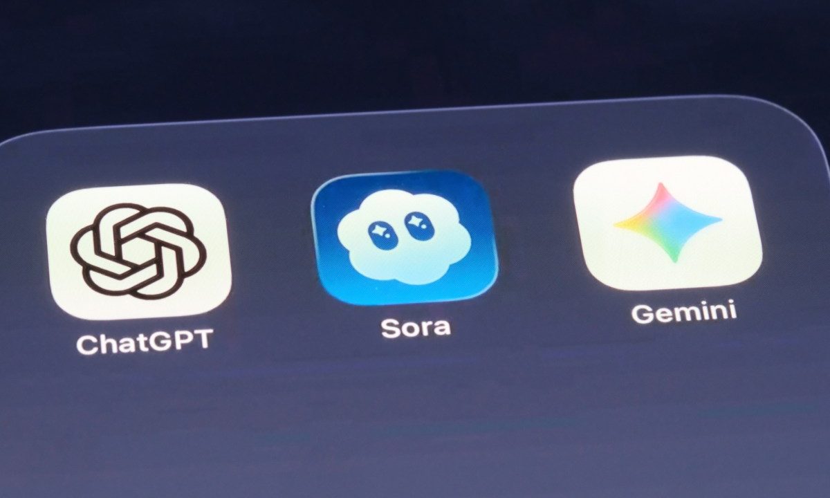 Sora, ChatGPT and Gemini app icons on screen.