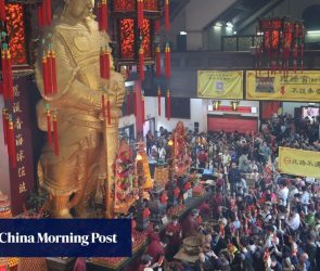 Crowds continue to flood Hong Kong attractions despite outbound travel surge