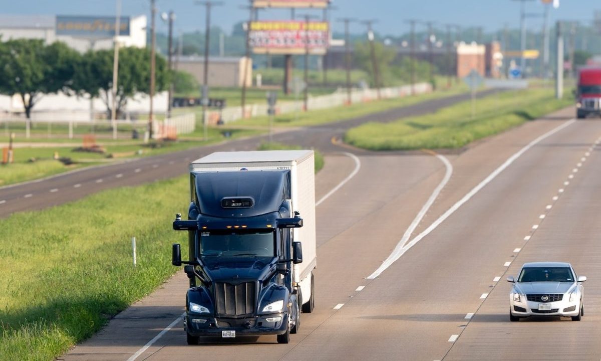 Aurora's driverless trucks can now travel farther distances faster than human drivers