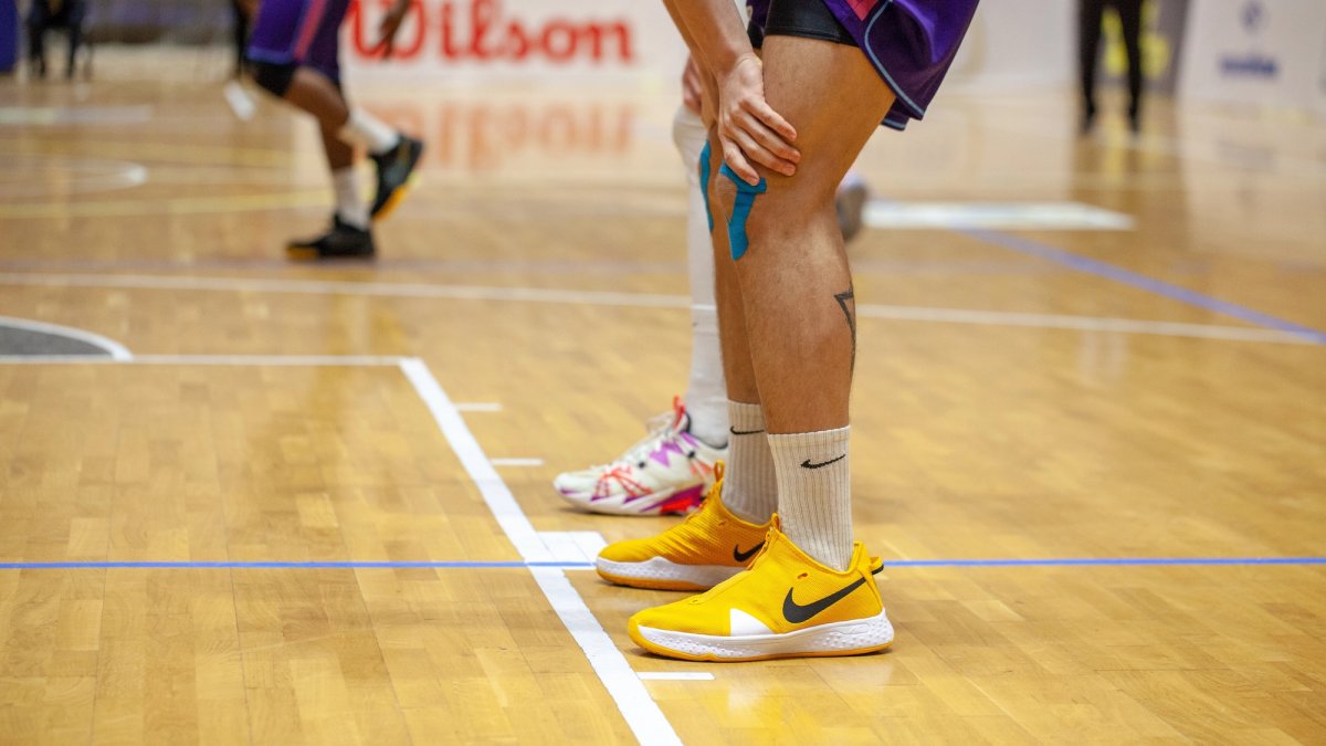 Physics discovery explains why sneakers squeak