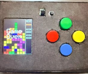 Man builds Tetris console inside cardboard box