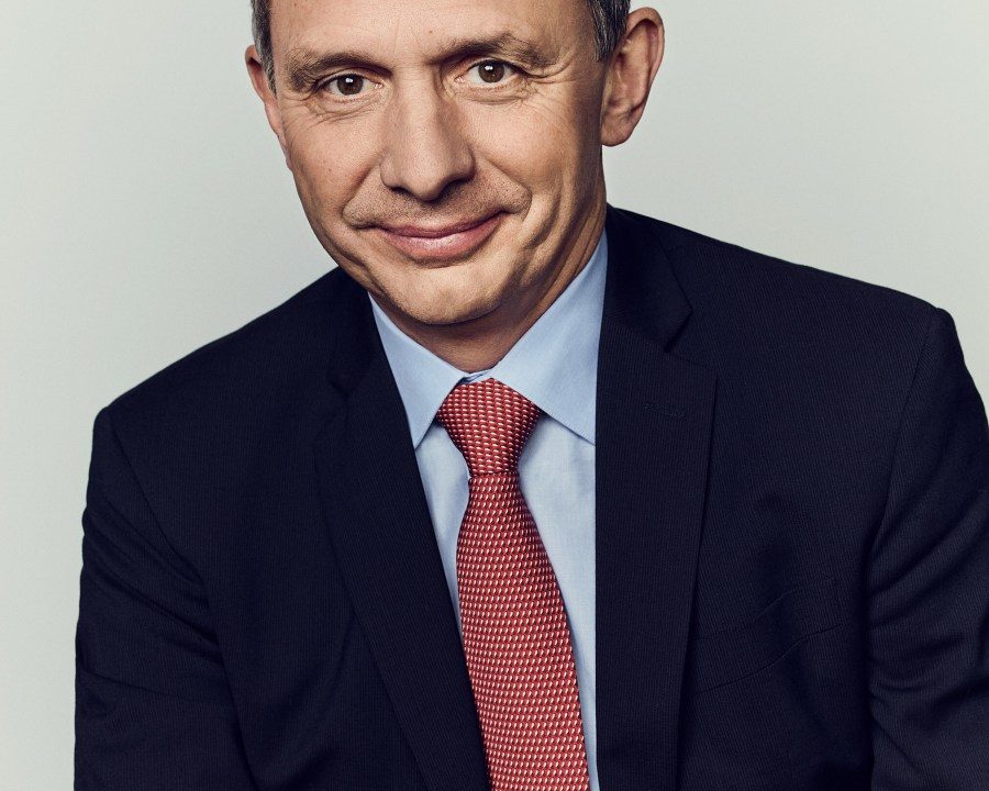 PayPal hires HP's Enrique Lores as its new CEO