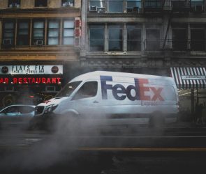 FedEx tests how far AI can go in tracking and returns management