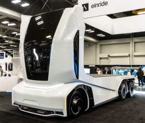 Self-driving truck startup Einride raises $113M PIPE ahead of public debut
