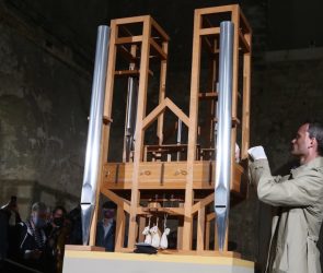 This pipe organ is playing a single, nonstop song until 2640