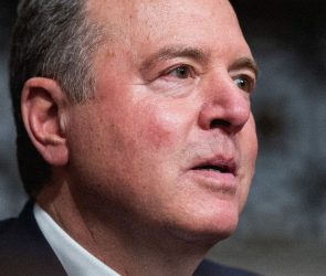 Senators Urge Top Regulator to Stay Out of Prediction Market Lawsuits