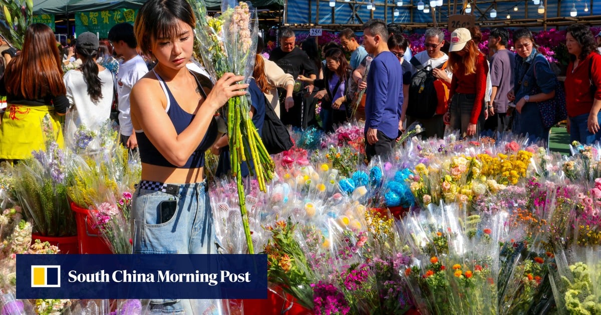 Early flower blooms in warm weather add to sellers’ woes at festival fairs
