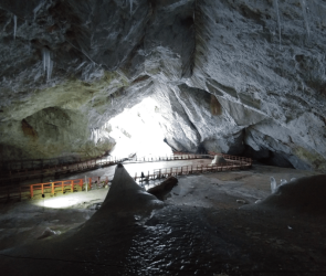 5,000-year-old bacteria thawed in Romanian ice cave