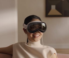 Apple Vision Pro EyeSight