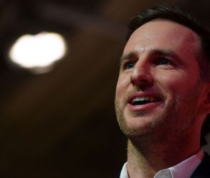 What Is That Mysterious Metallic Device US Chief Design Officer Joe Gebbia Is Using?