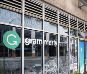 Grammarly Is Offering ‘Expert’ AI Reviews From Your Favorite Authors—Dead or Alive