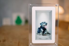 This Digital Picture Frame Wants to Bring People Closer to a Holographic Future