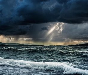 Heavy Rain Stormy Seas Ocean Lake