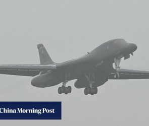 4 US bombers land in UK as Iran war continues