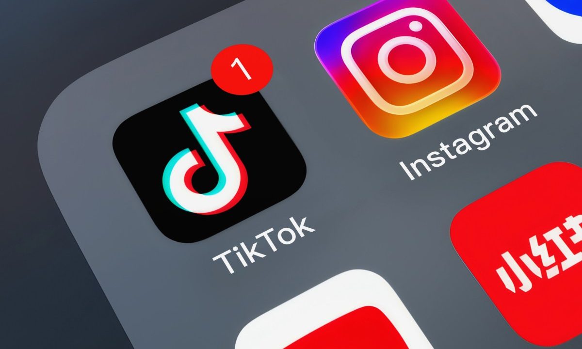 Various social apps on mobile phones: Tiktok, Instagram, Facebook, Xiaohongshu, YouTube, WeChat, Instagram